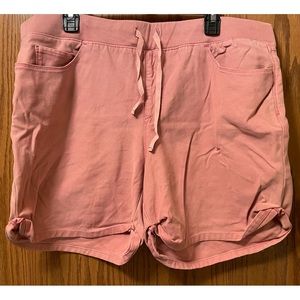 🔥🔥Ladies gently used denim look shorts. Size XL. Adjustable tied waistband.